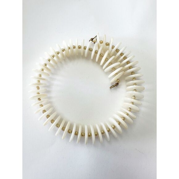 Elegant 1940s mother of pearl disk choker necklace - Picture 2 of 5